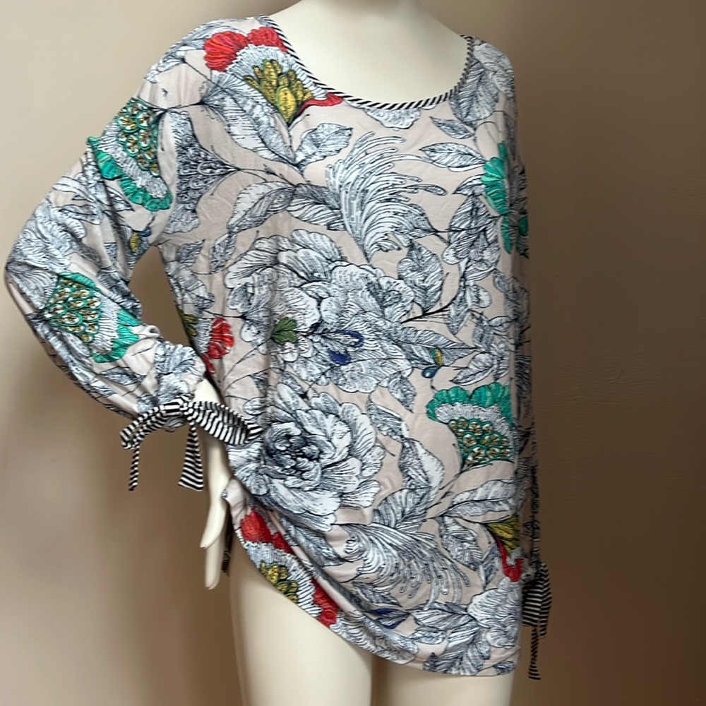 Sharon Young blouse NWT floral with  striped tie at the cuff